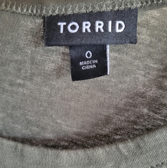 Torrid Floral Cold Shoulder Green Top Size 0 - Large - Picture 9 of 11